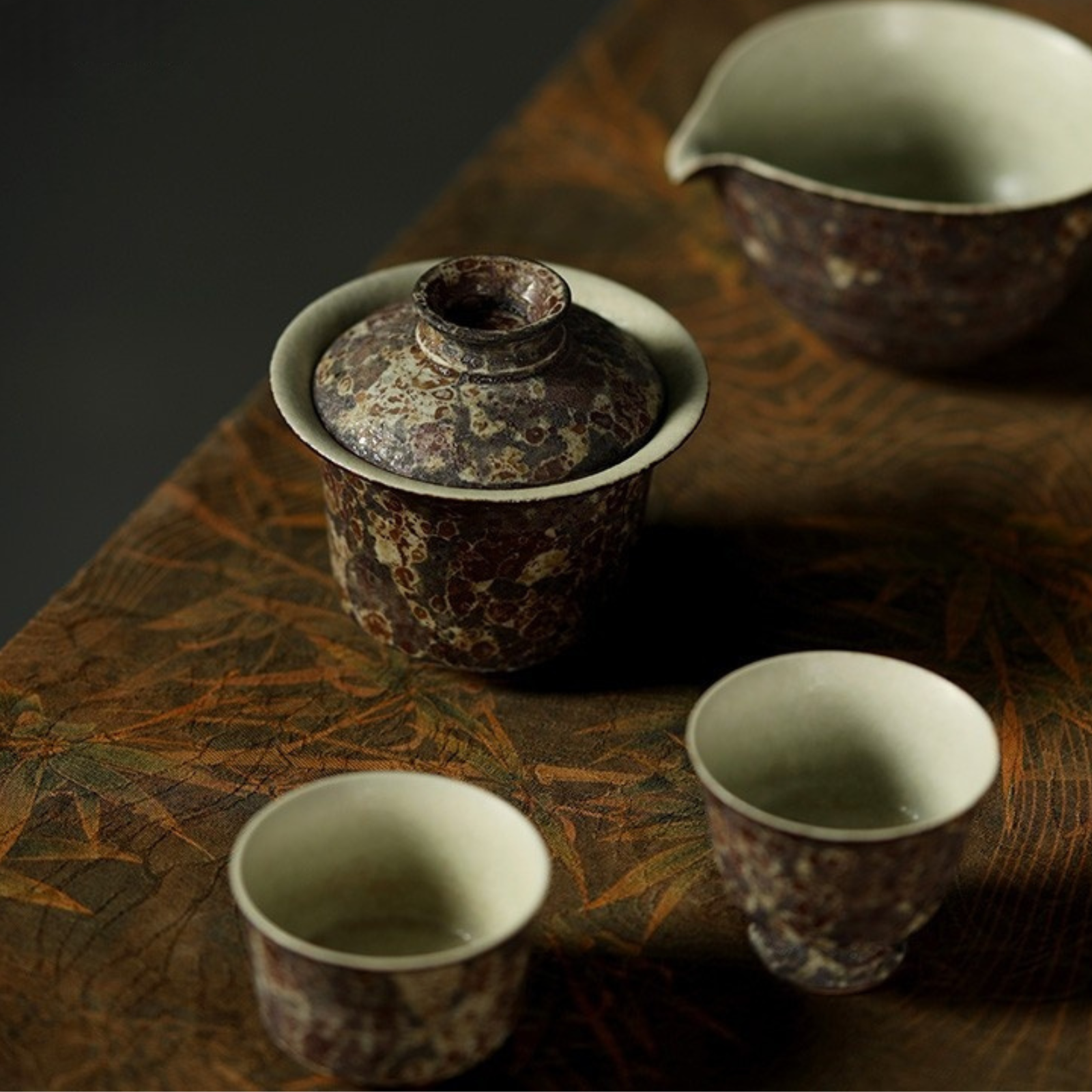 Handgefertigter Gaiwan mit Meteorglasur – 160 ml Zen-Wabi-Sabi-Keramik, im Ofen verarbeitet
