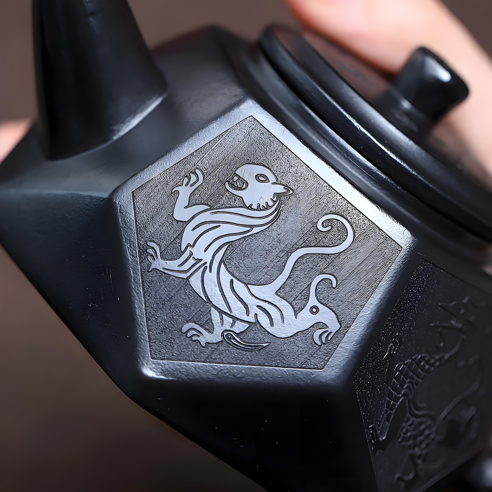 Sechseckige Diamant-Zisha-Teekanne – 220 ml, handgefertigt, schwarzer Ton