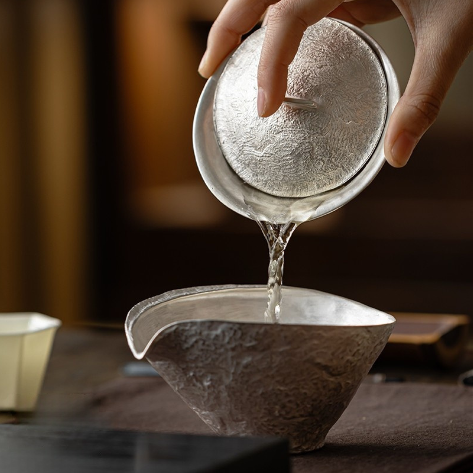 Handgefertigter vergoldeter Gaiwan – 100 ml, Silber- und Goldakzente, Retro-Teezeremonie