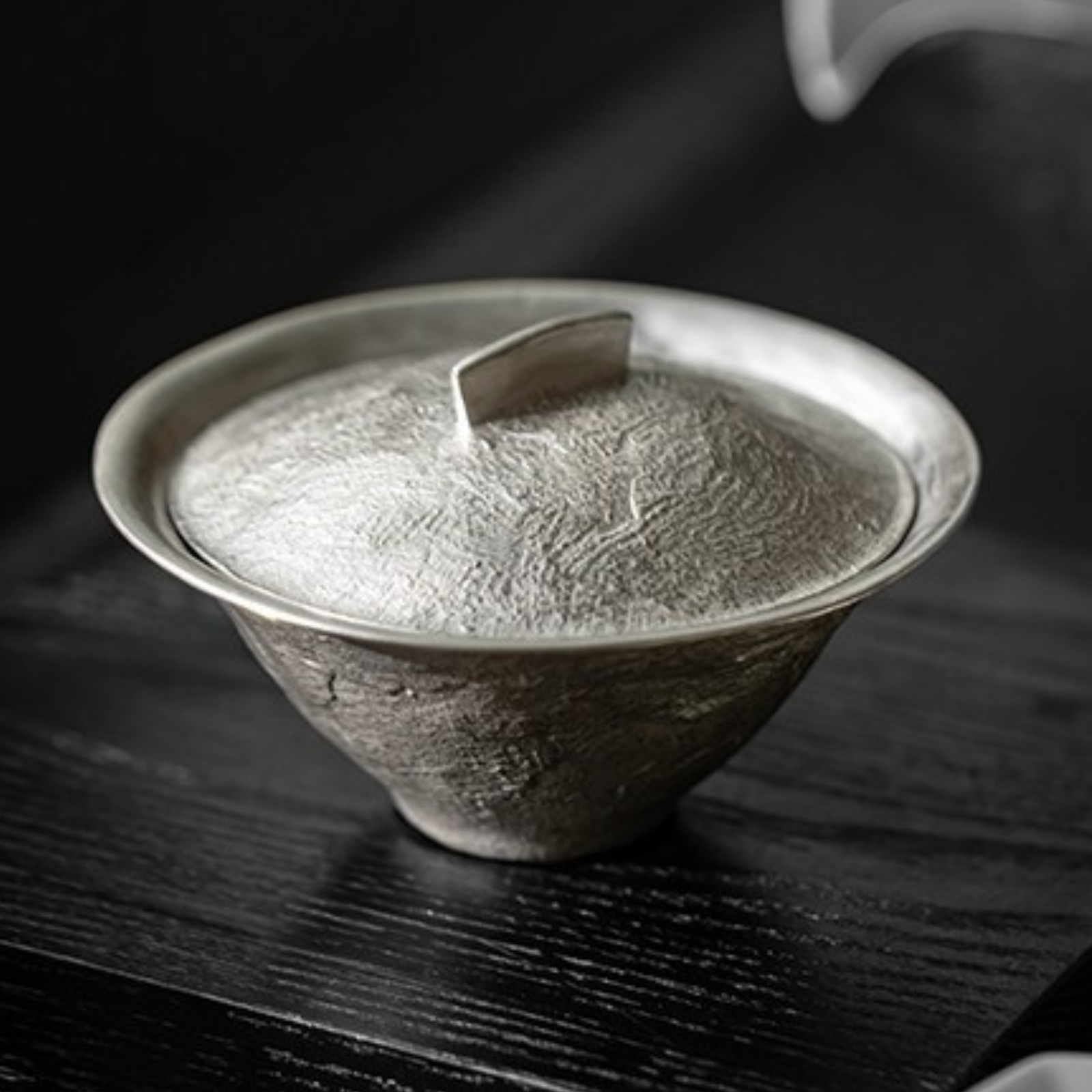 Handgefertigter vergoldeter Gaiwan – 100 ml, Silber- und Goldakzente, Retro-Teezeremonie
