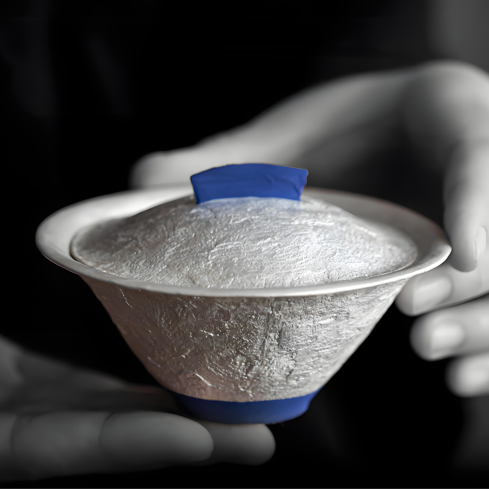 Handgefertigte dünnwandige Gaiwan-Teetasse – Pfauengrün mit fließenden silbernen Akzenten, 100 ml