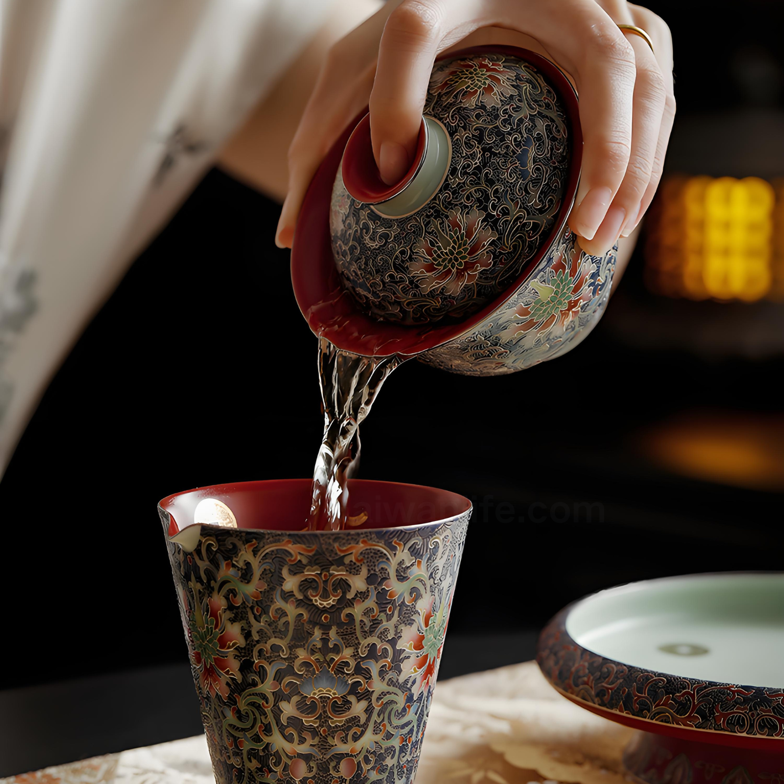 Handgefertigter Cloisonné-Lotus-Gaiwan – 150 ml kaiserliche Keramik, Cloisonné-Emaille und Silber