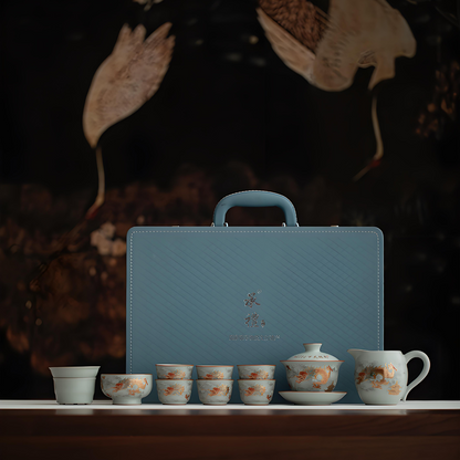 Ru Kiln Teeservice mit Drachenmotiv und Goldeinlage – 12-teilige Geschenkbox mit puderblauer Glasur